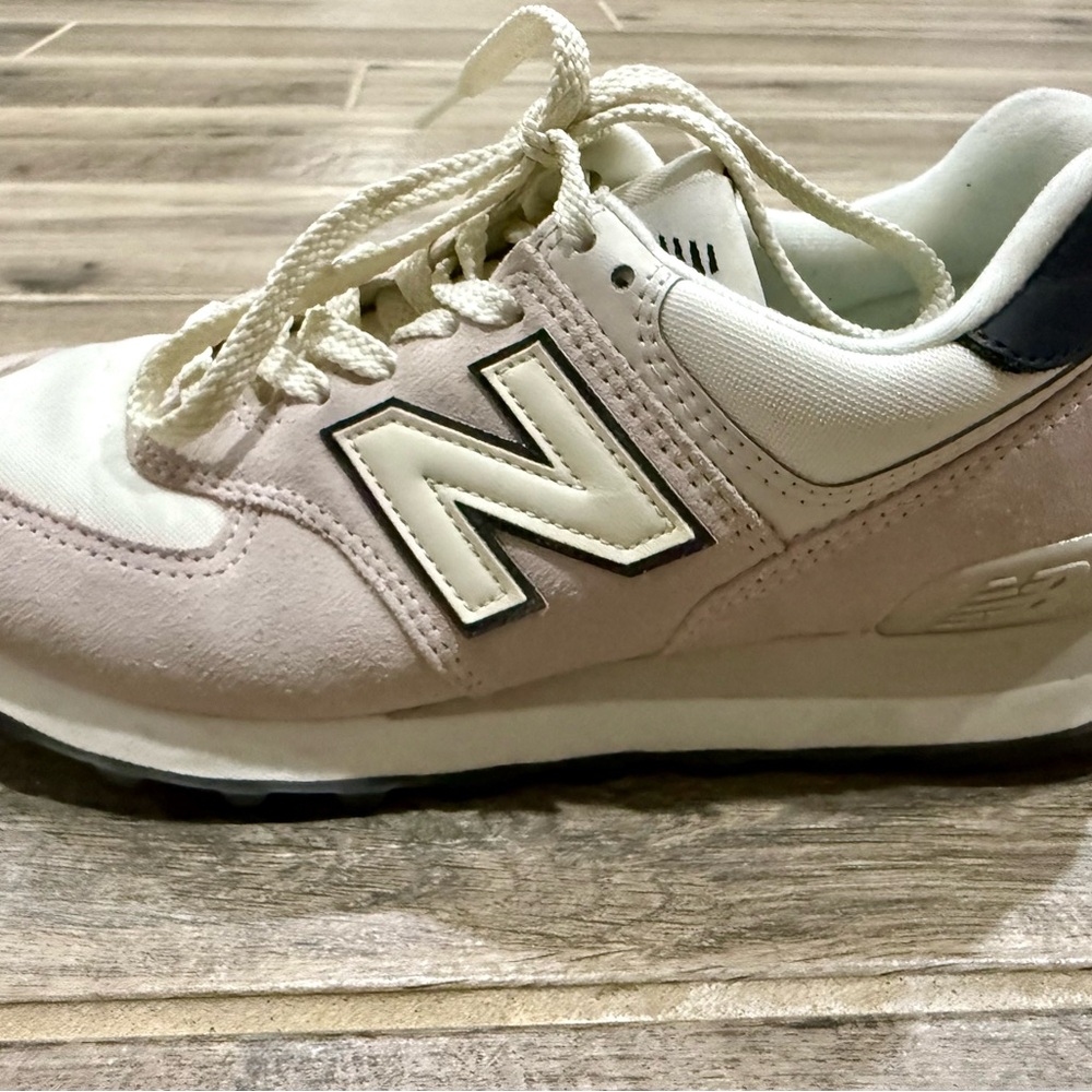 New Balance Women’s Pink and White 574 Sneakers size US 8.5